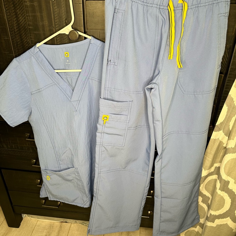 Women’s Wonder Flex scrubs